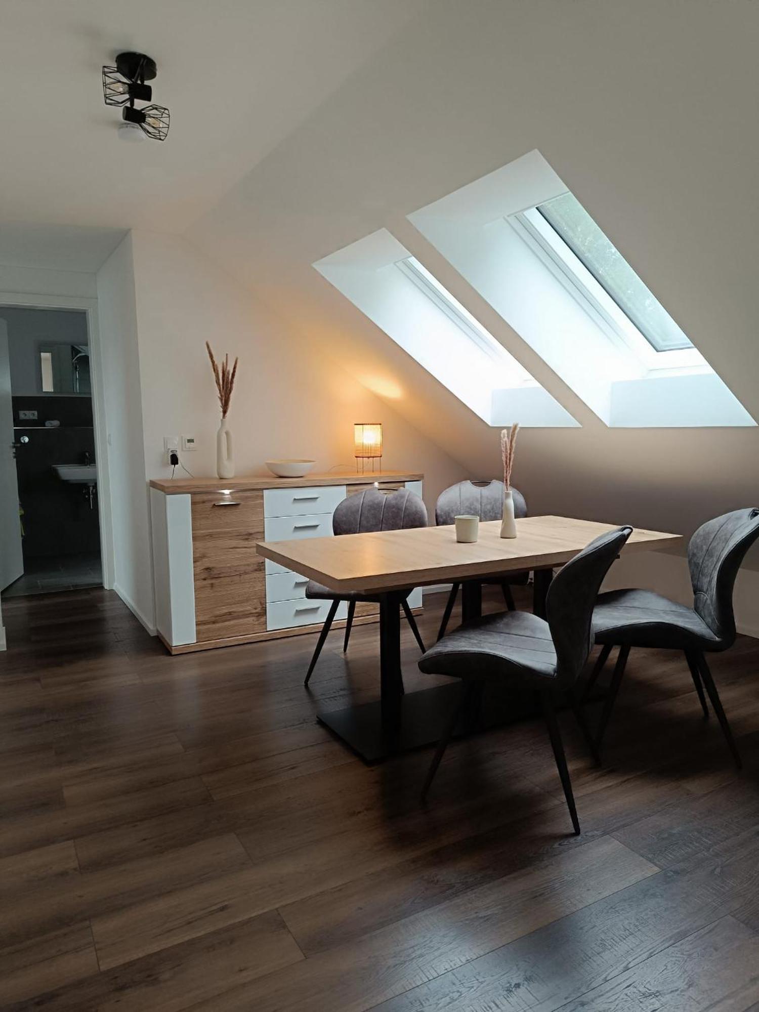 Moderne Ferienwohnung Fuer Familien Im Dachgeschoss Bosau Exterior photo